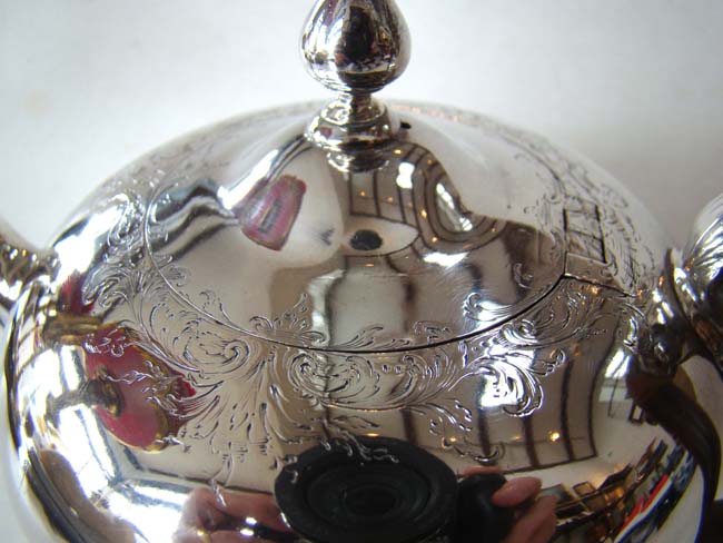 A fine 18th century silver Teapot by Thomas Whipham, London, 1750 — image 2